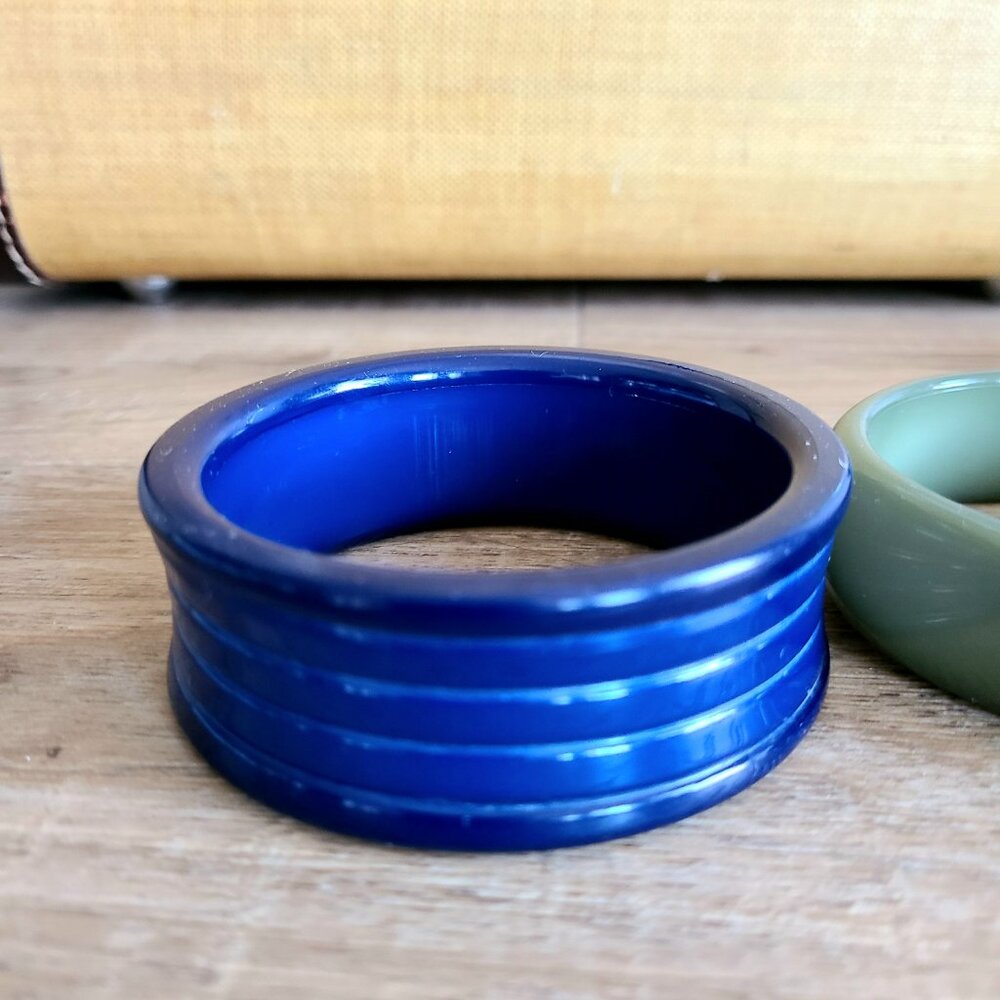 2 plastic chunky bangles. - Picture 4 of 9